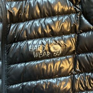 Men’s Mountain Hardware ghost whisper down jacket, size medium black